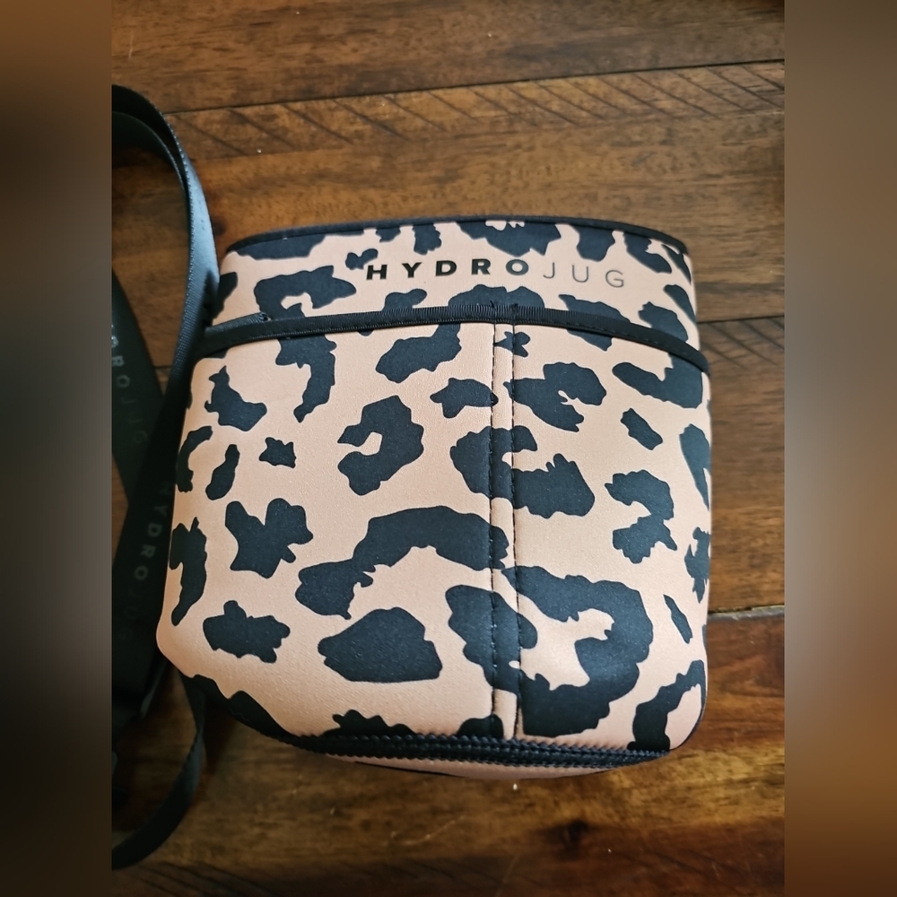 Leppard print hydro jug sleeve